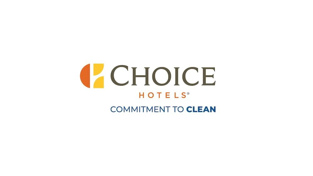 Comfort Inn & Suites Airport North YYC Екстериор снимка