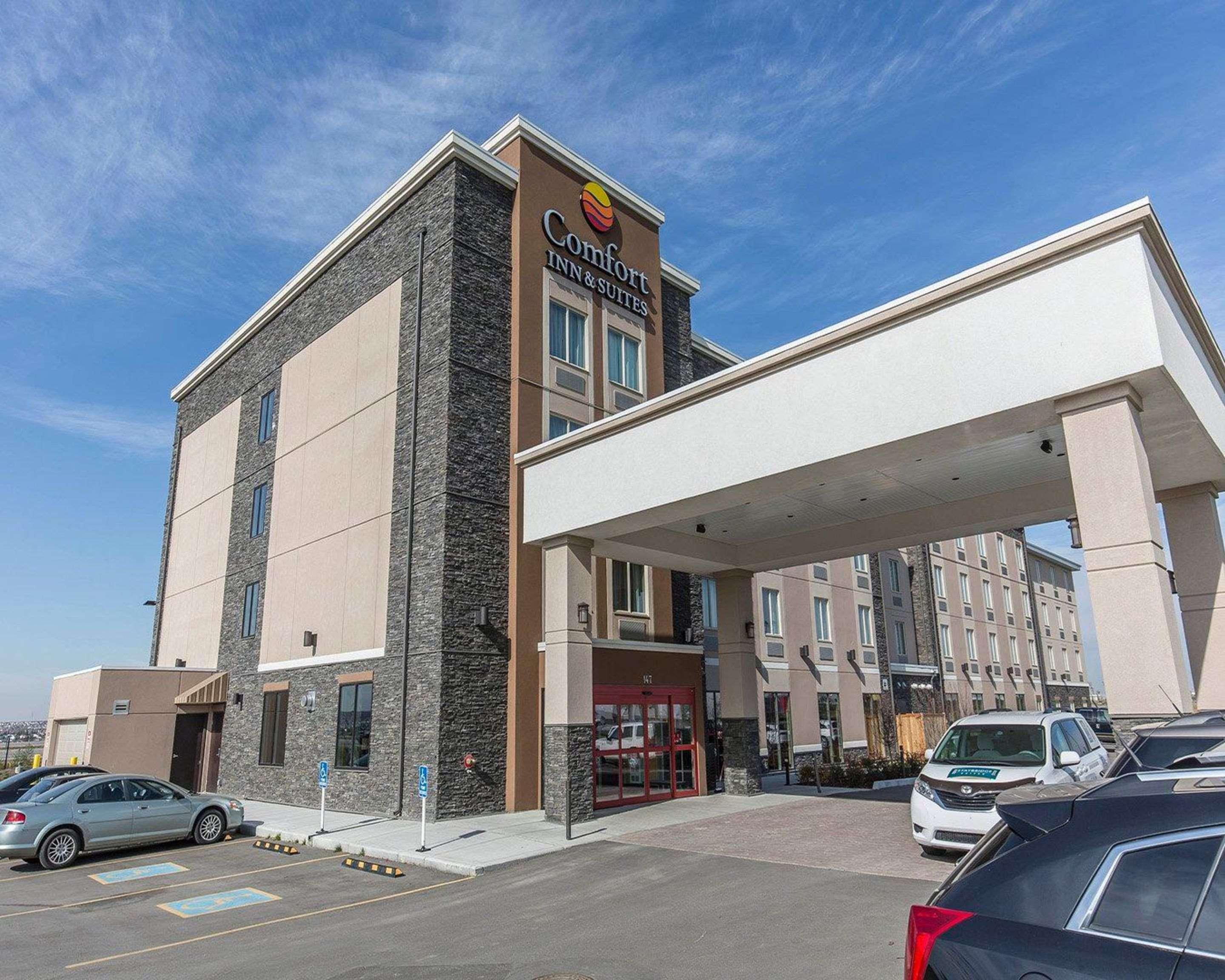 Comfort Inn & Suites Airport North YYC Екстериор снимка