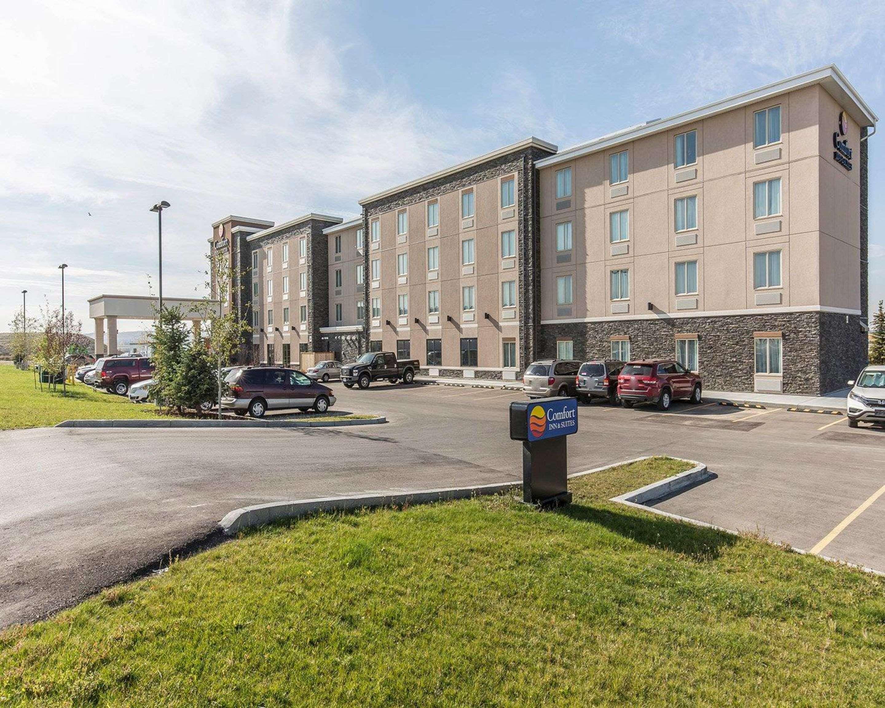 Comfort Inn & Suites Airport North YYC Екстериор снимка