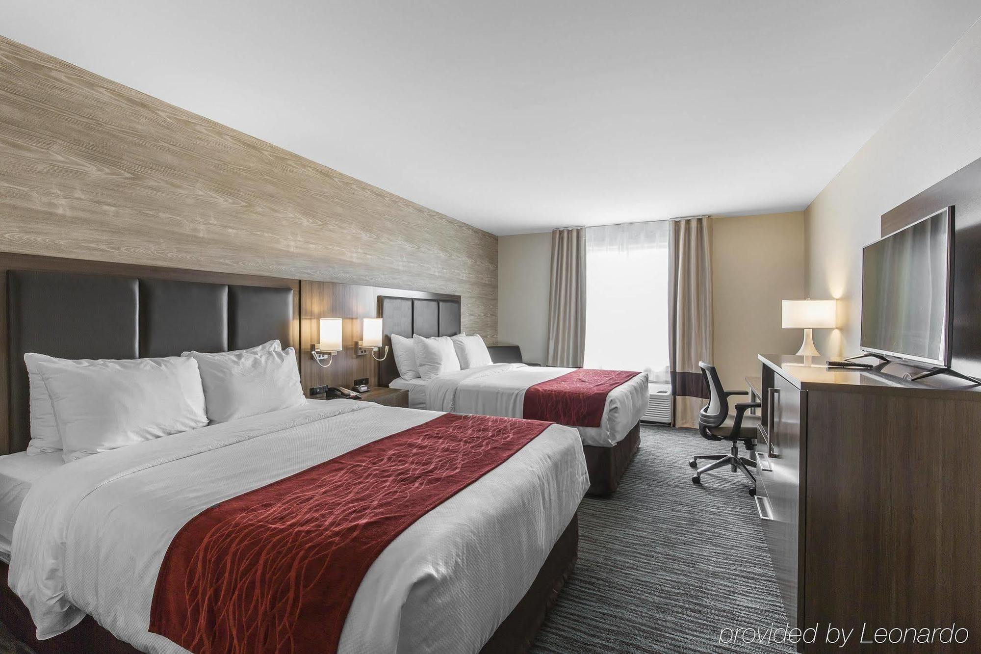 Comfort Inn & Suites Airport North YYC Екстериор снимка