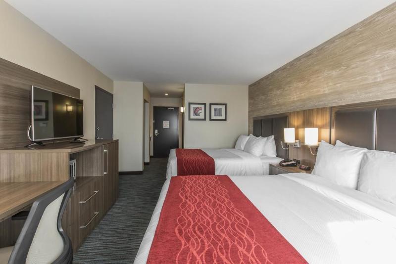 Comfort Inn & Suites Airport North YYC Екстериор снимка